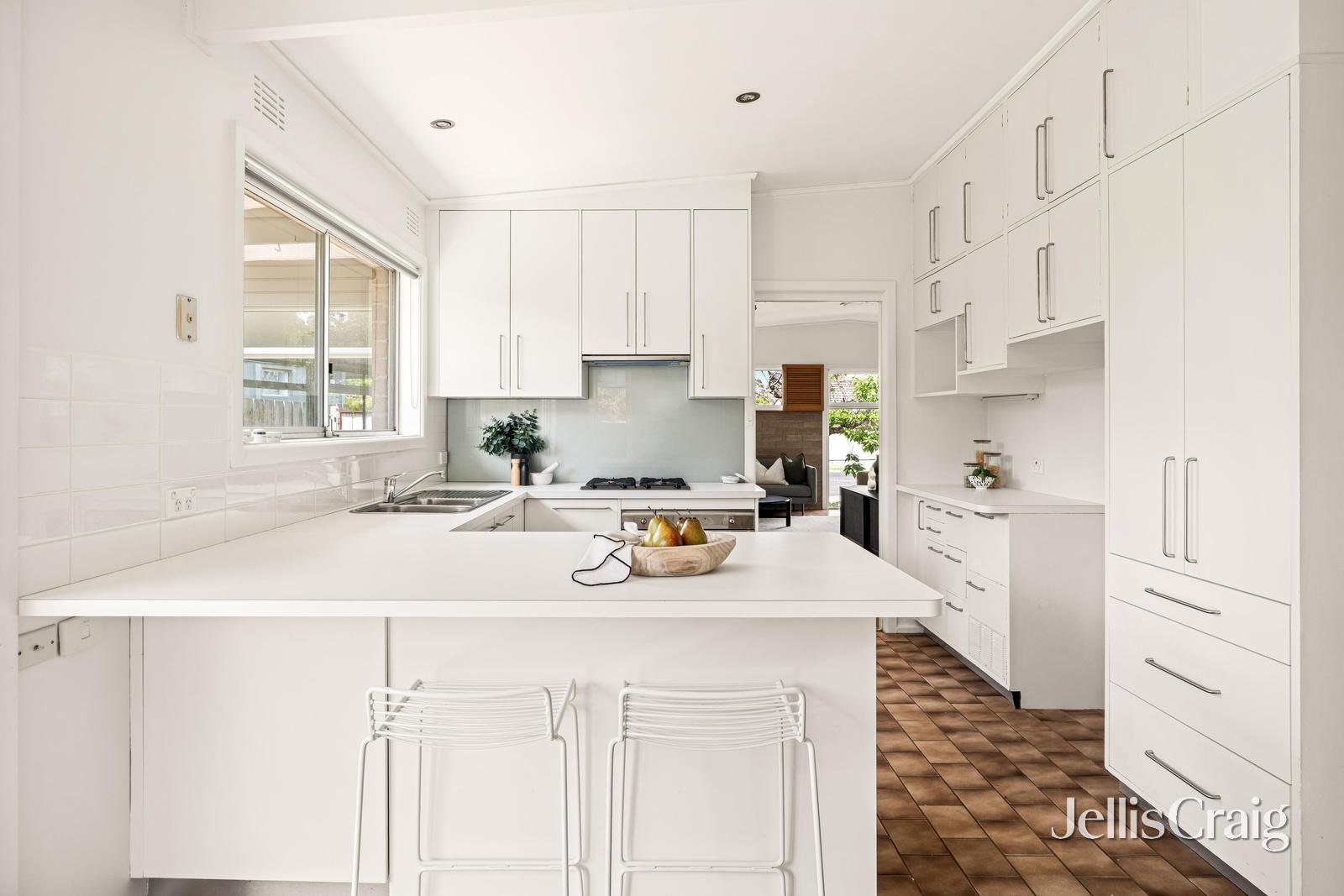 1 Jedda Court, Cheltenham image 4