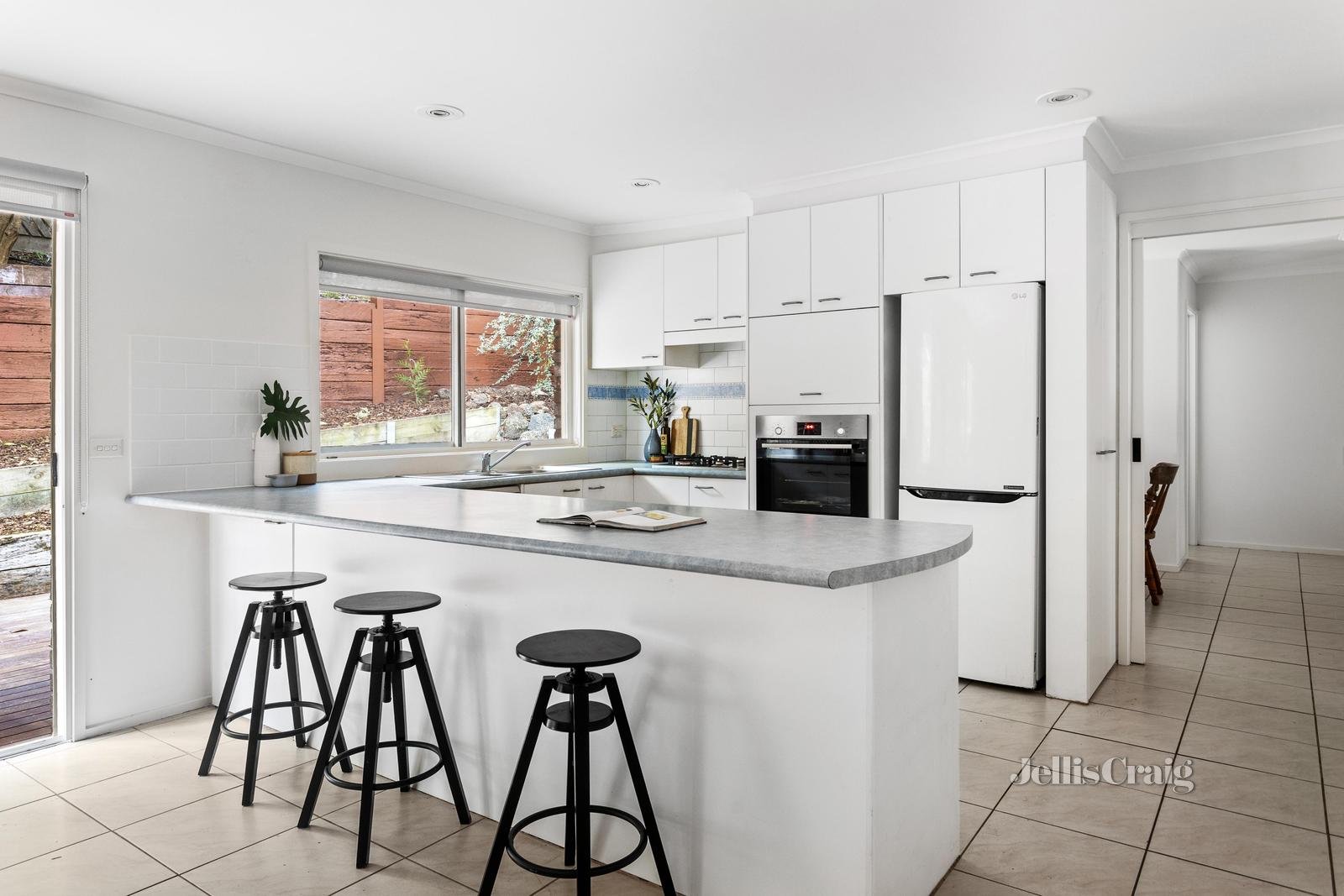 1 Jinkana Grove, Eltham image 4