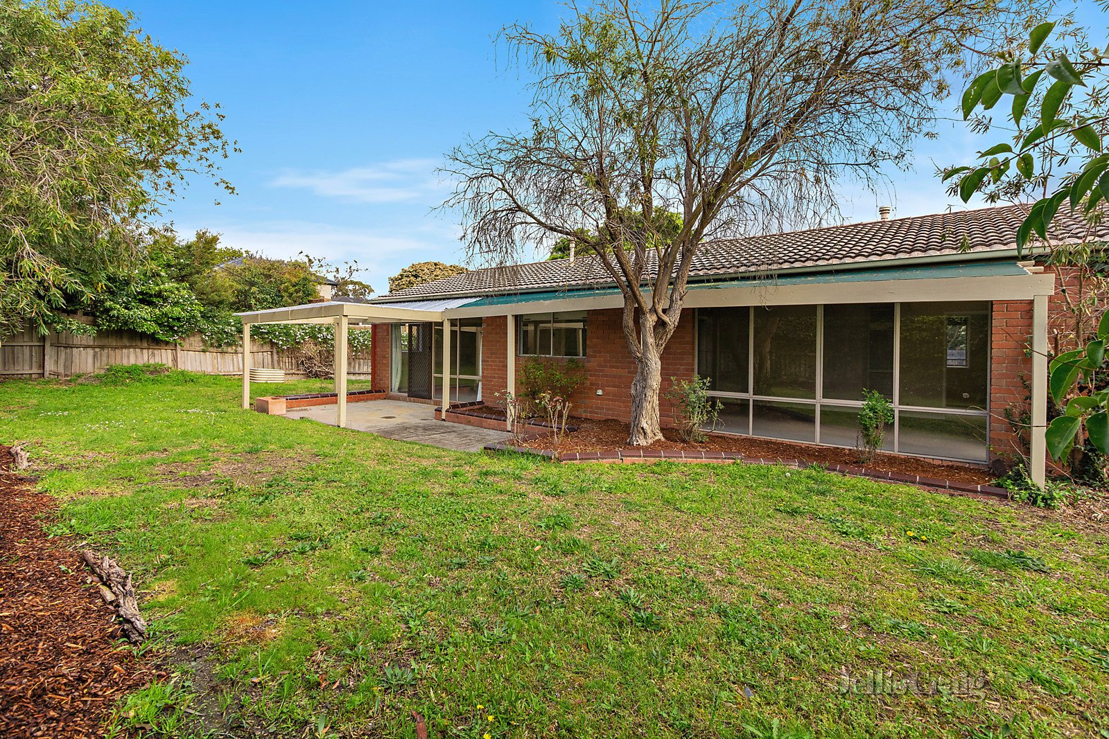 1 John Holland Court, Blackburn image 1