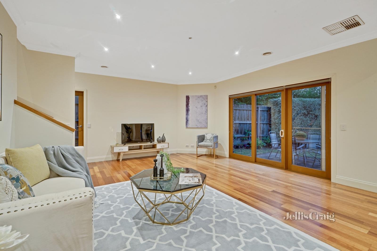 1 Kay Street, Mount Waverley image 2