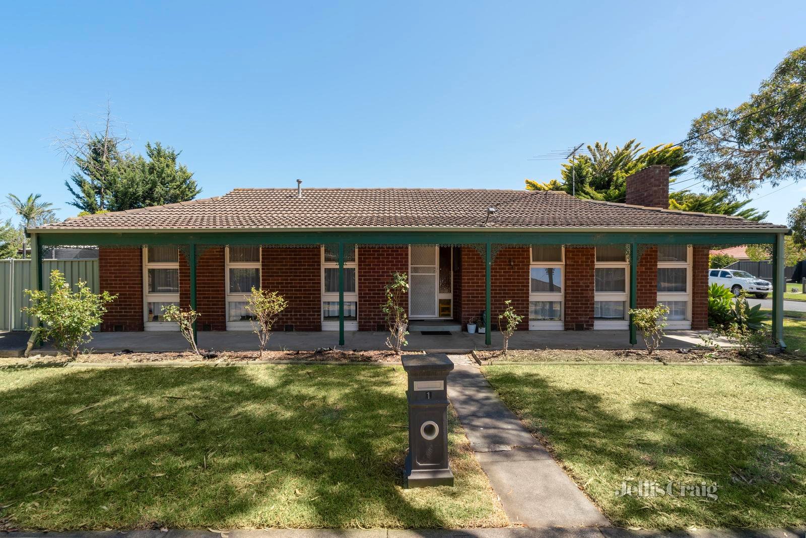 1 Kim Court, Altona image 1