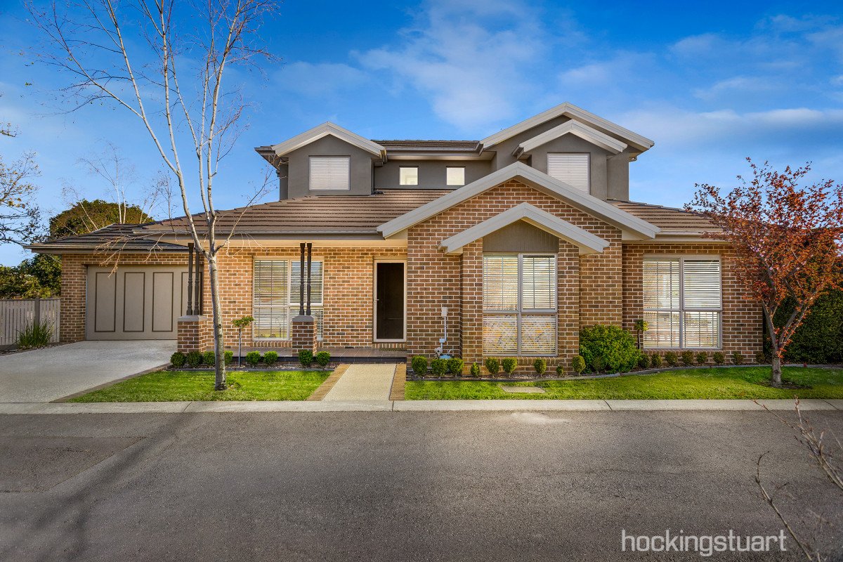 1 Kingswood Rise, Box Hill South image 2