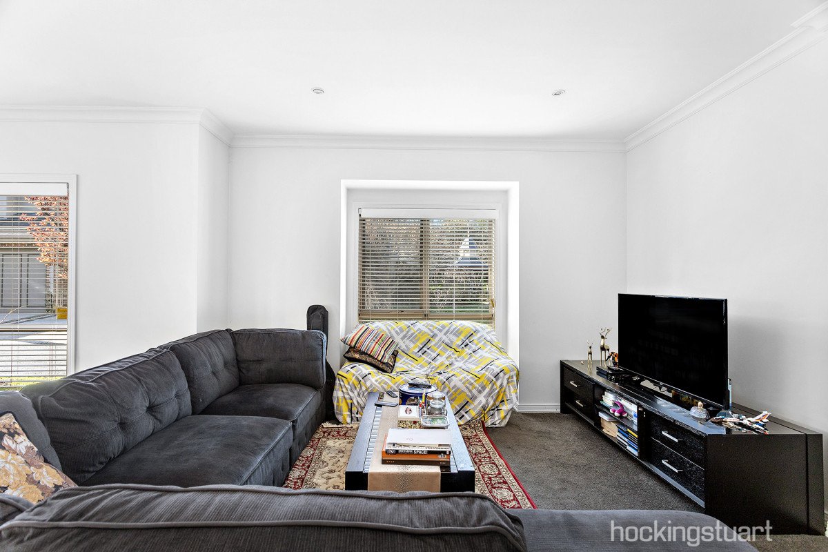 1 Kingswood Rise, Box Hill South image 3