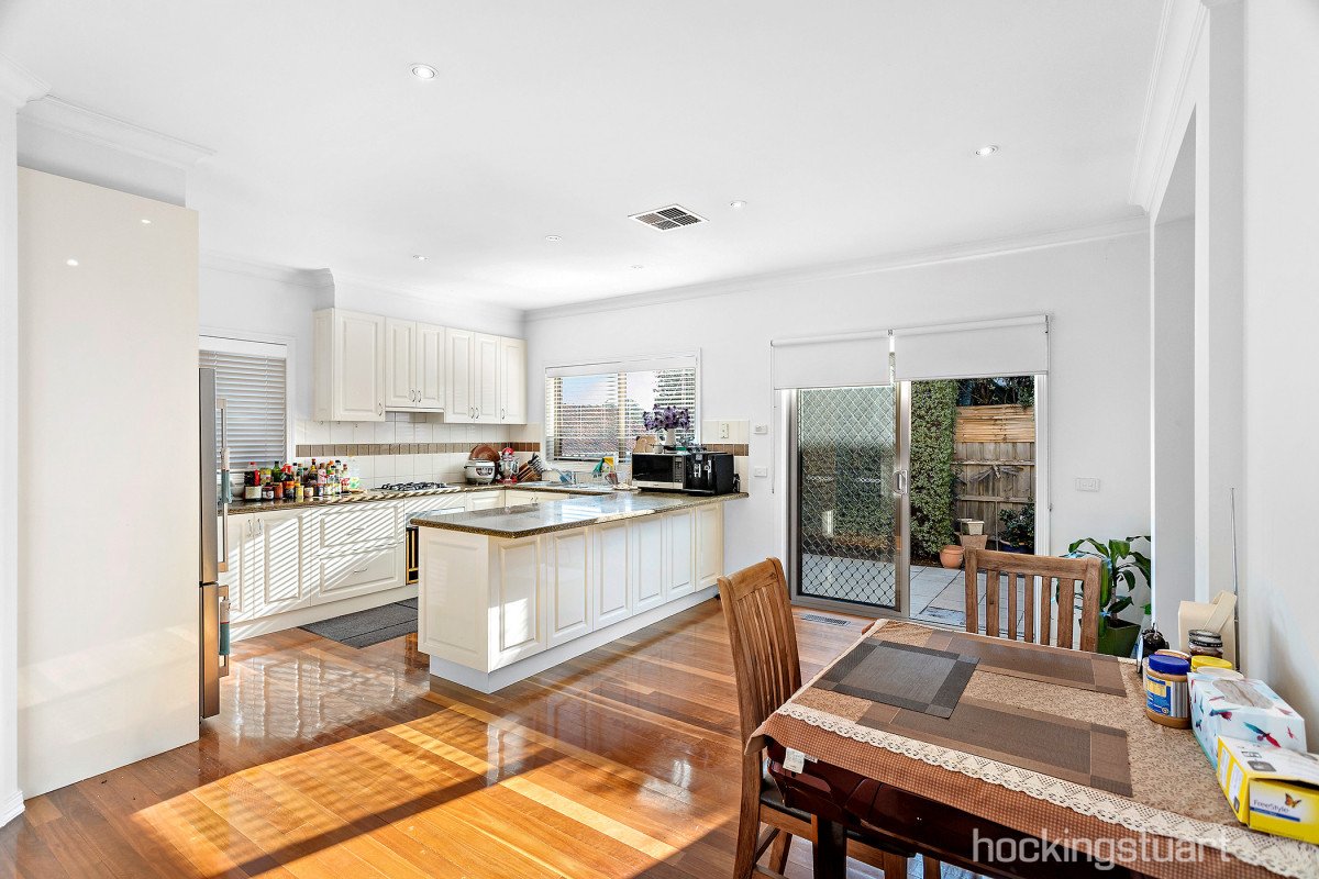 1 Kingswood Rise, Box Hill South image 4