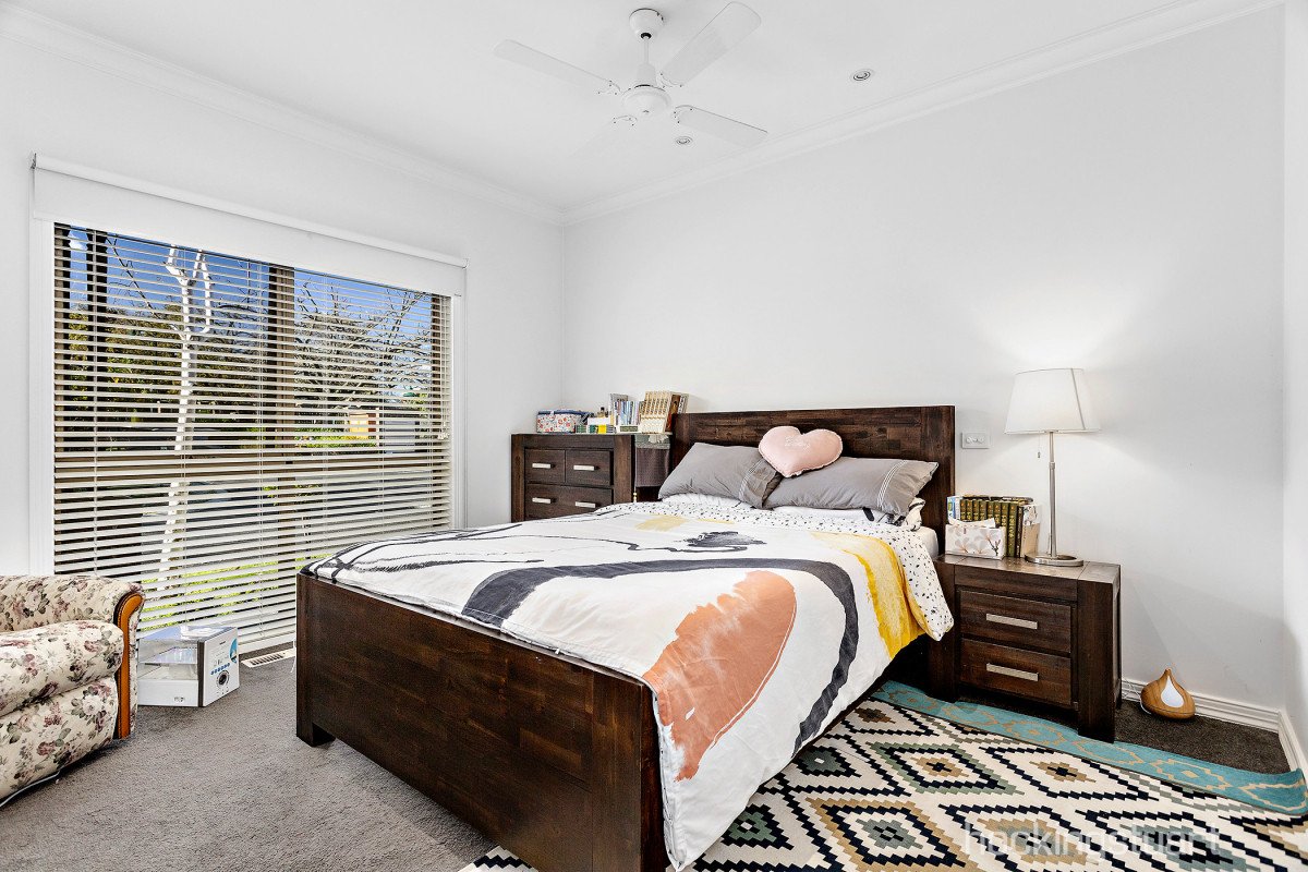 1 Kingswood Rise, Box Hill South image 6