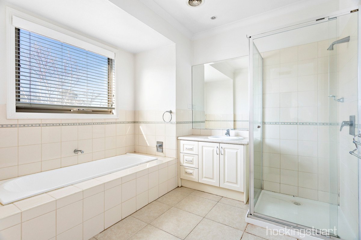 1 Kingswood Rise, Box Hill South image 7