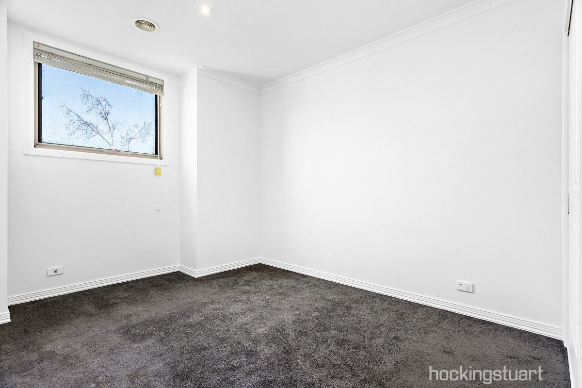 1 Kingswood Rise, Box Hill South image 9