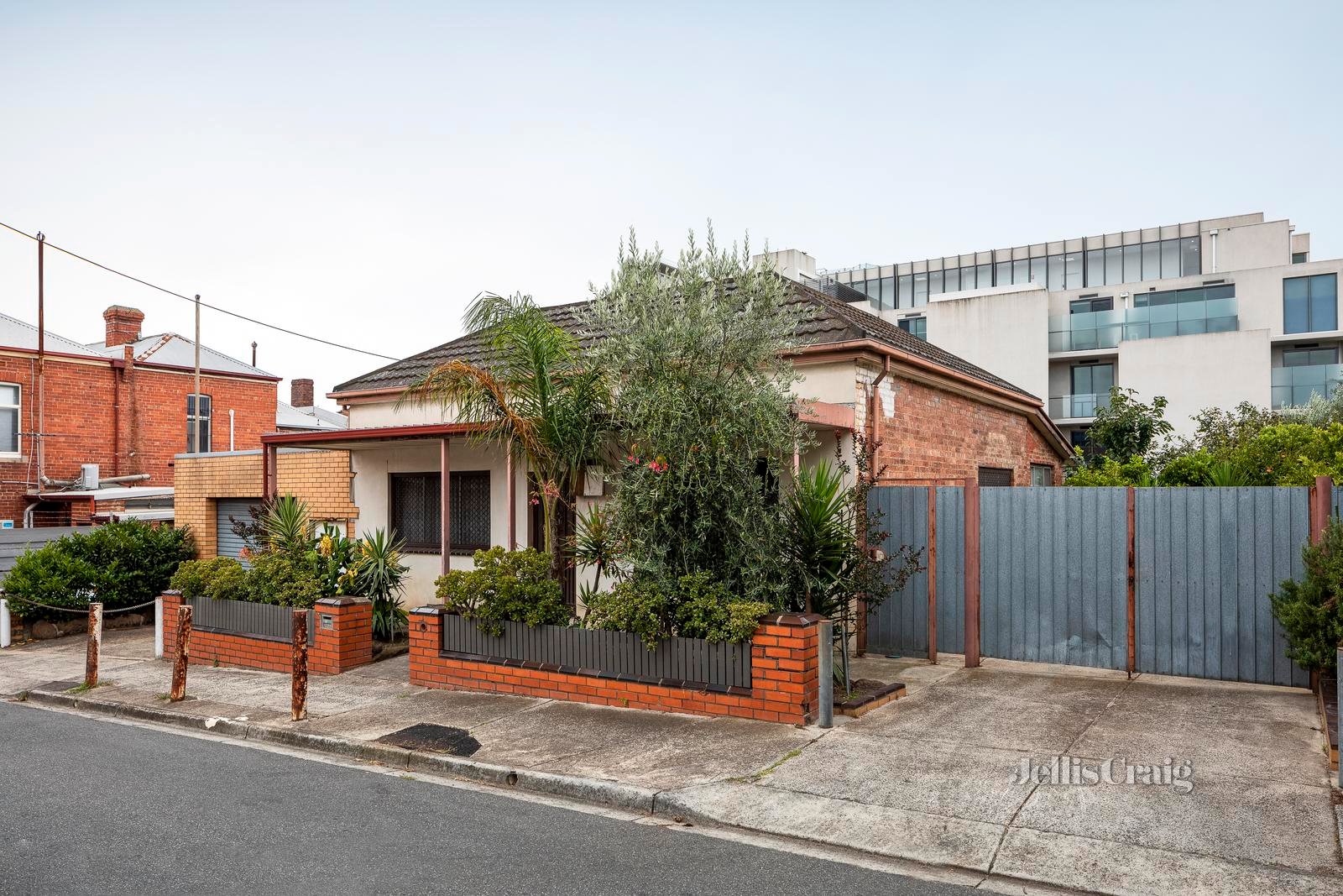 1 Lawry Street, Northcote image 1