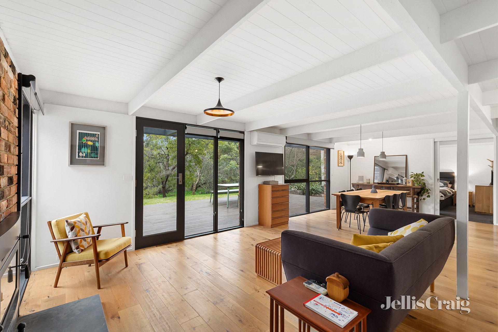 1 Leane Drive, Eltham image 3