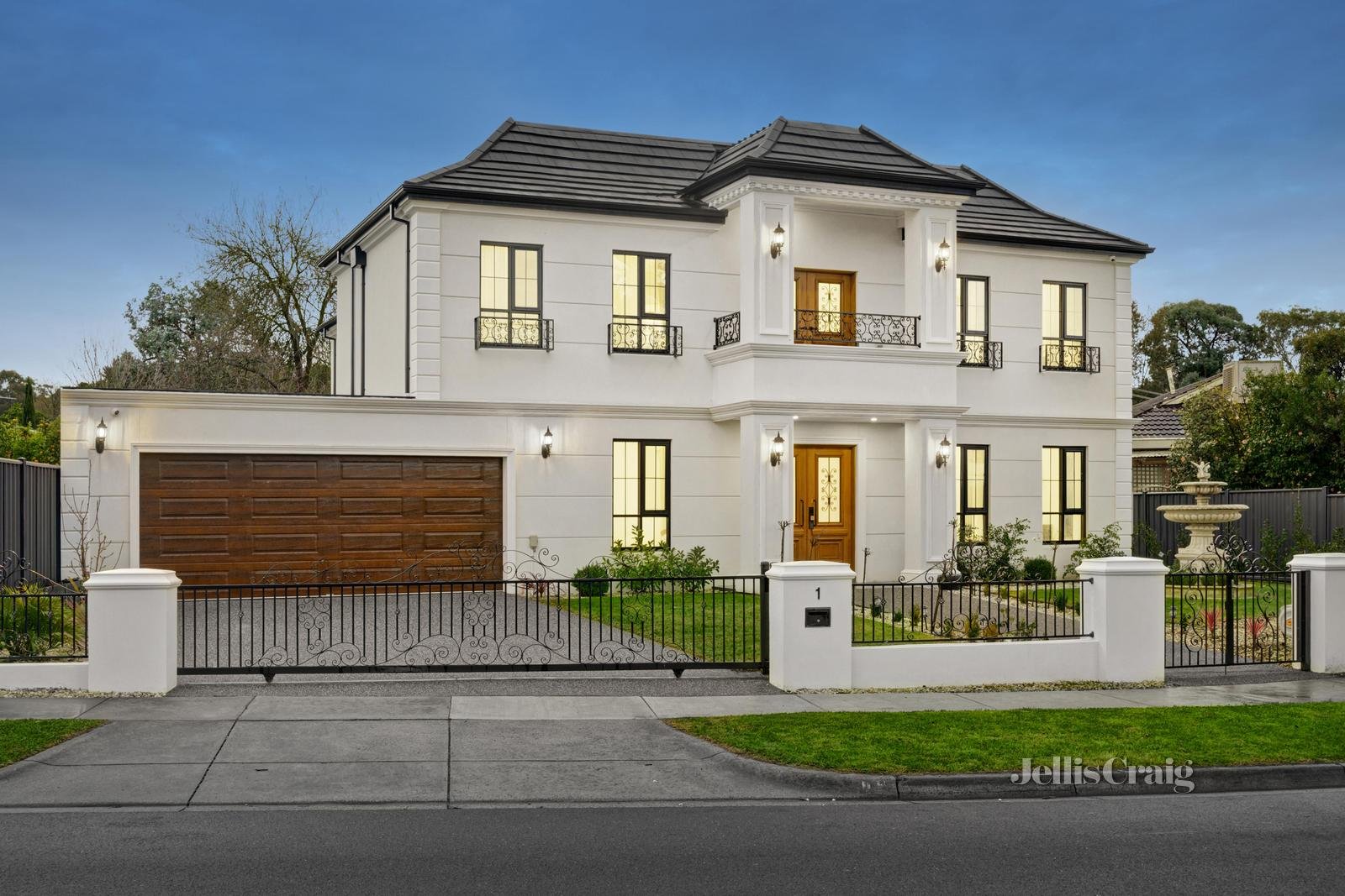 1 Leewarra Drive, Glen Waverley image 2