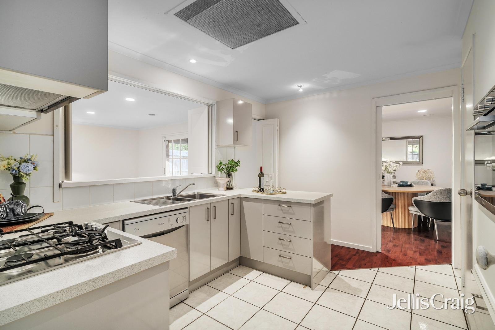1 Linnel Court, Rowville image 3