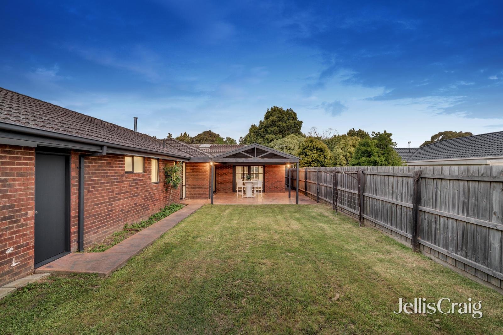 1 Linnel Court, Rowville image 12