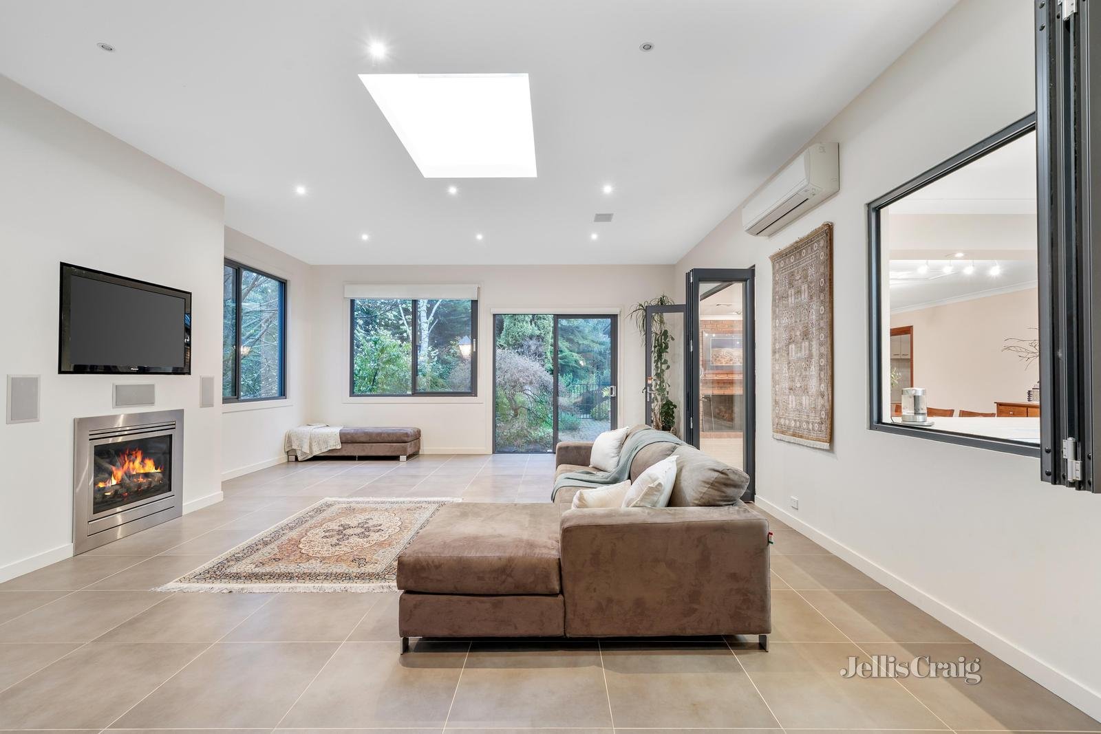 1 Lomic Court, Templestowe image 5