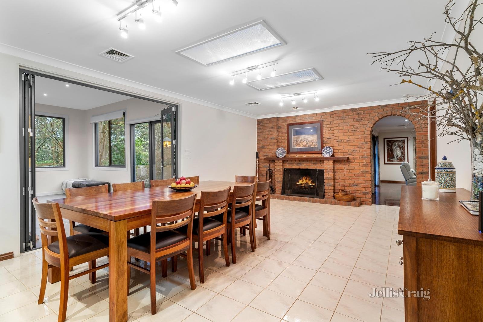 1 Lomic Court, Templestowe image 6