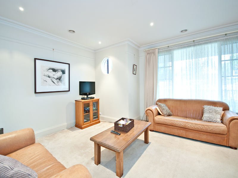 1 Louise Avenue, Mont Albert image 2