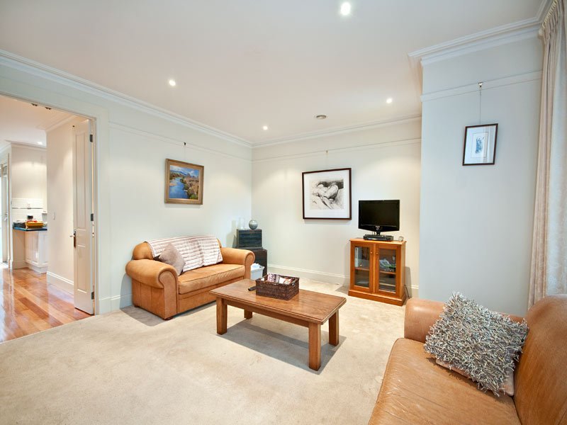 1 Louise Avenue, Mont Albert image 4