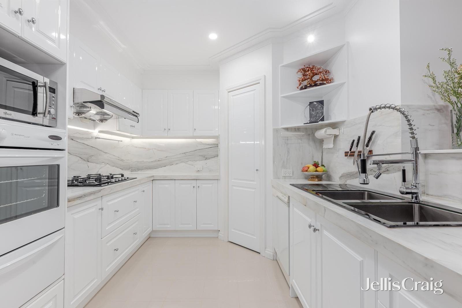 1 Malmsbury Drive, Ashwood image 6