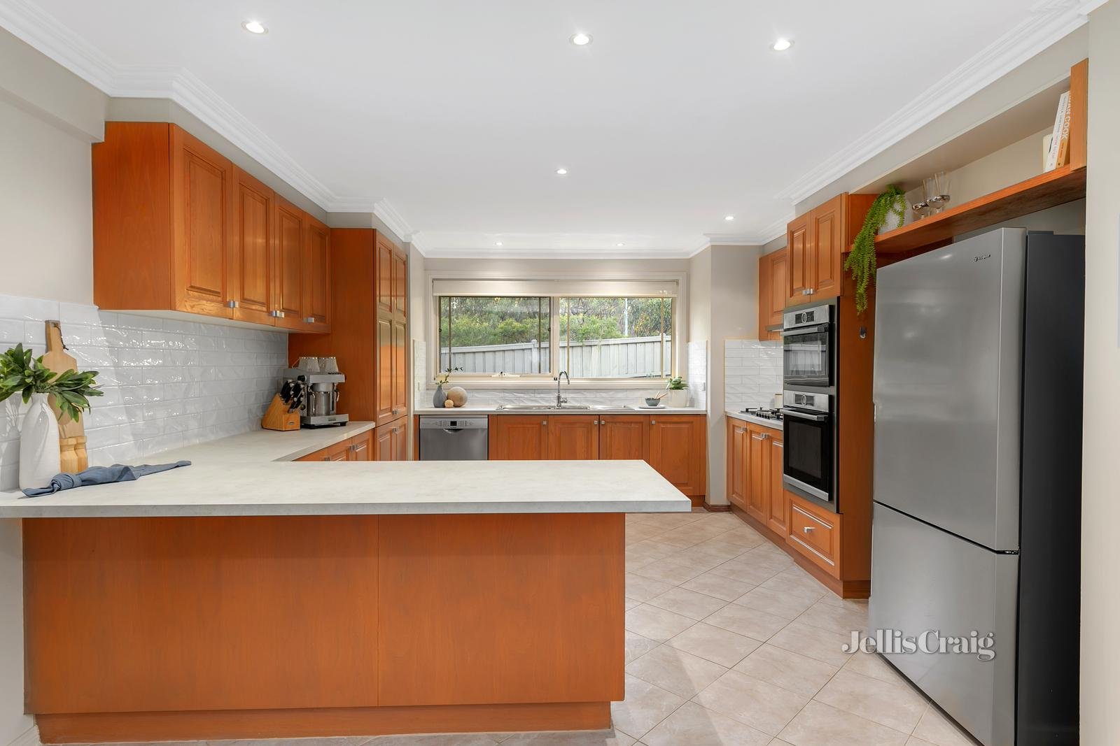 1 Melissa Court, Eltham North image 3