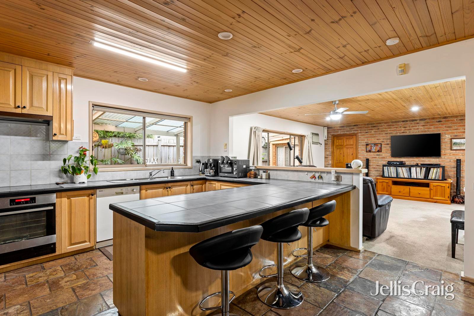 1 Midhurst Road, Croydon image 4