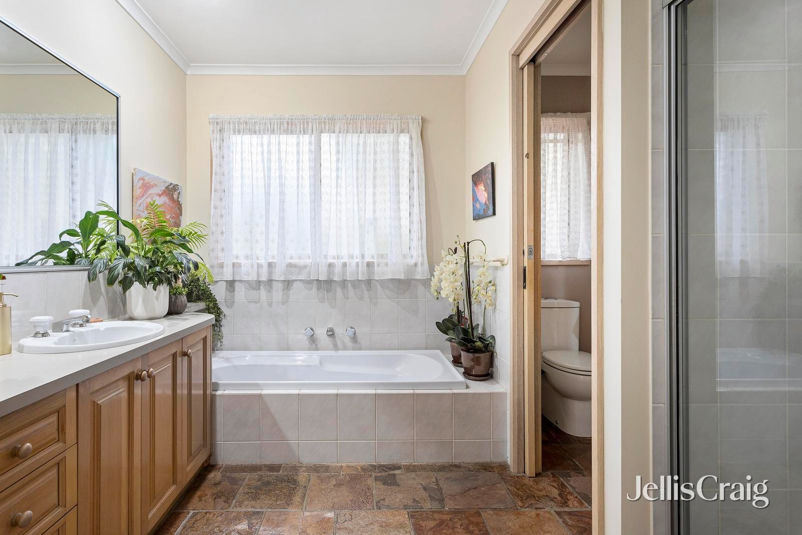 1 Midhurst Road, Croydon image 7