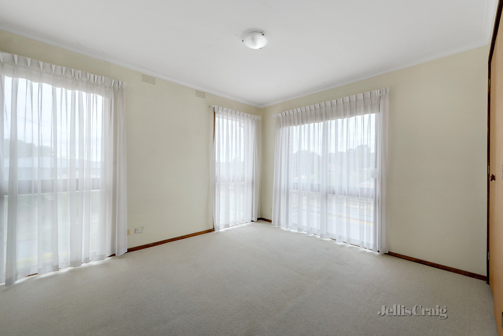 1 Mimosa Court, Doncaster East image 4