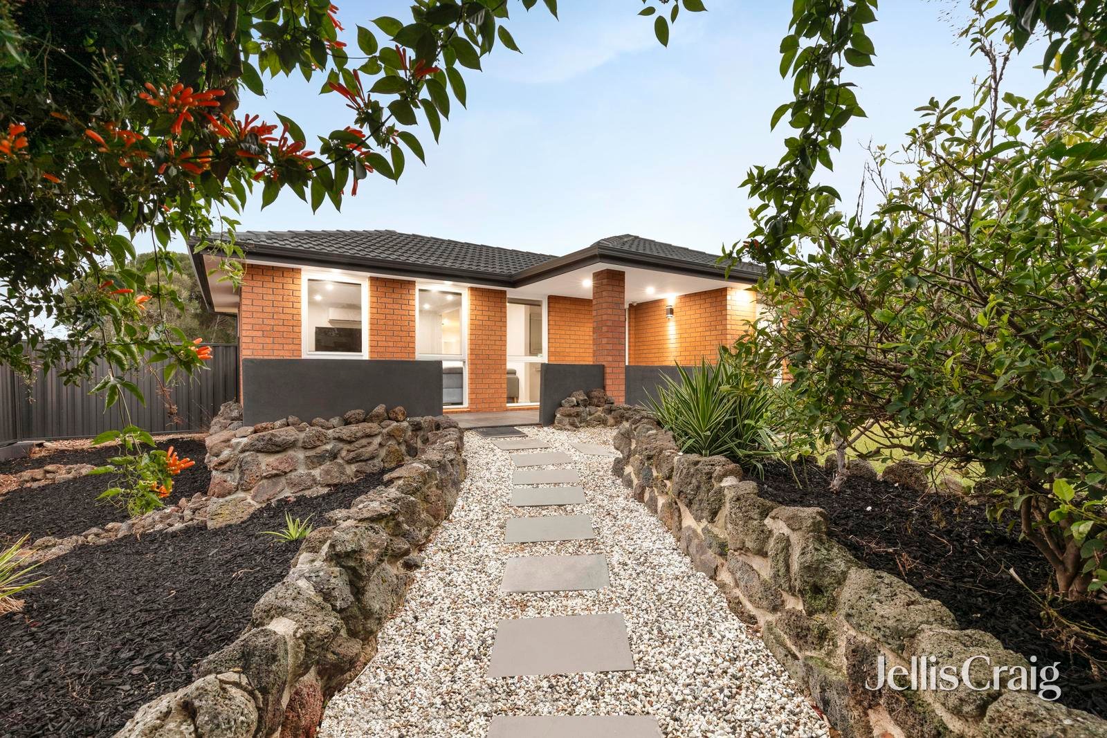 1 Murray Crescent, Rowville image 2
