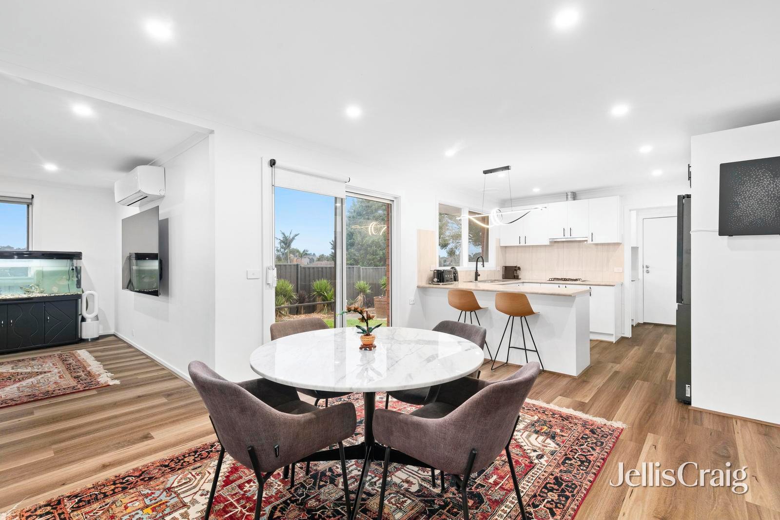 1 Murray Crescent, Rowville image 3
