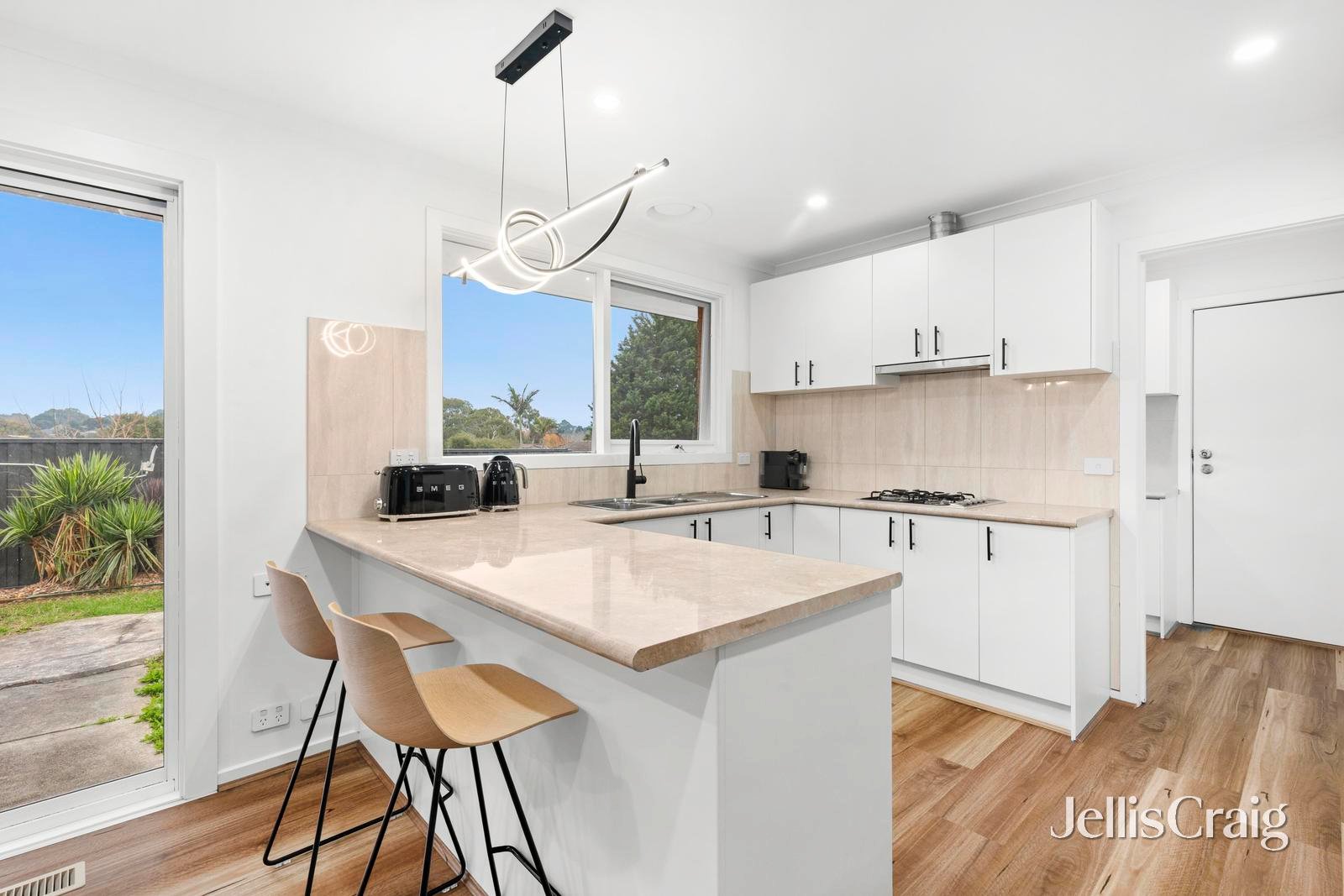 1 Murray Crescent, Rowville image 4
