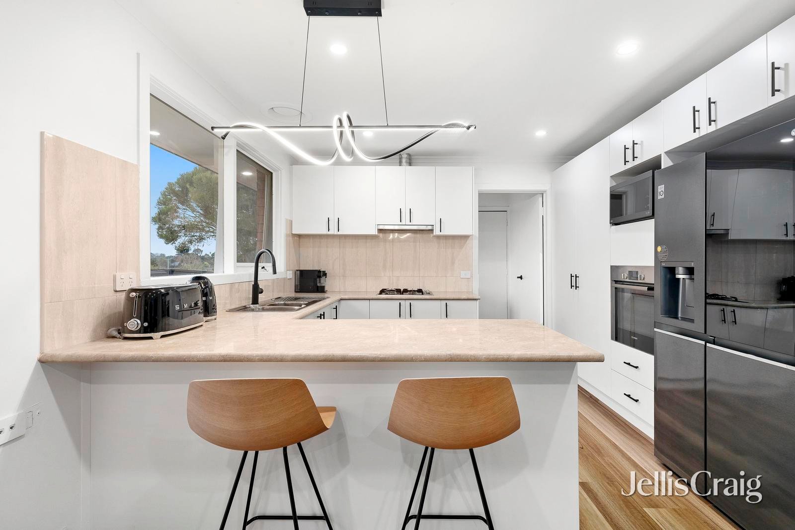 1 Murray Crescent, Rowville image 5