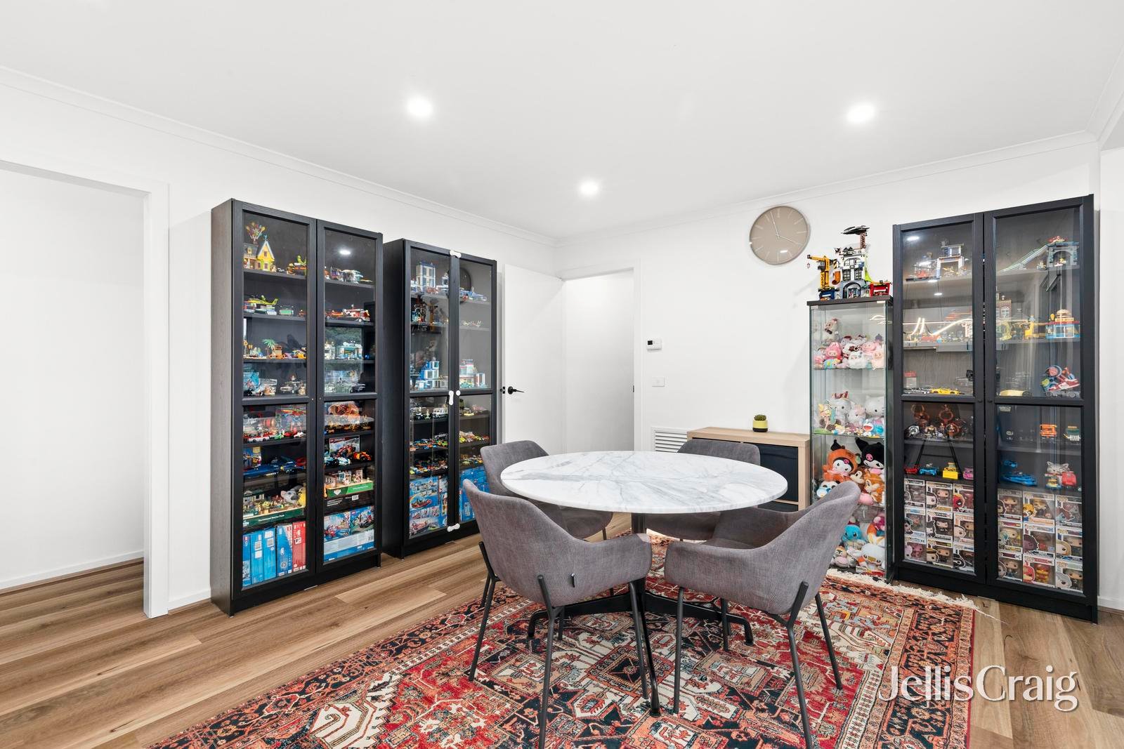 1 Murray Crescent, Rowville image 8