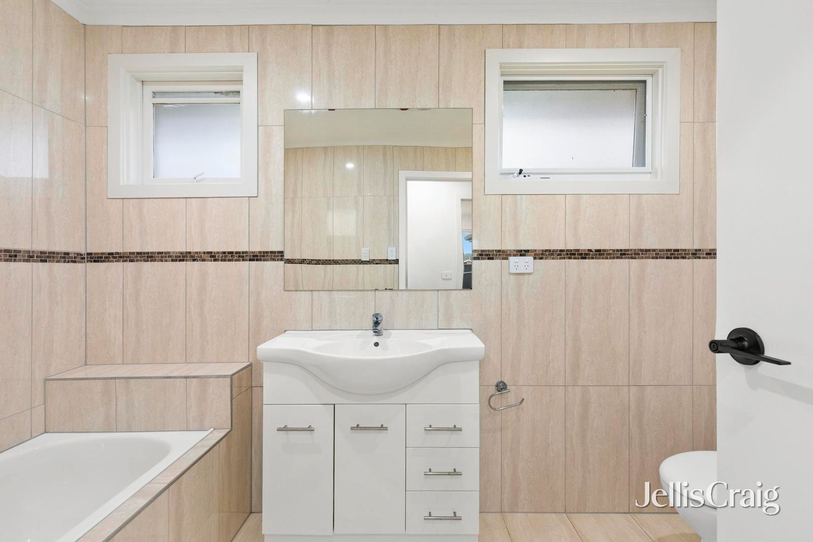 1 Murray Crescent, Rowville image 9