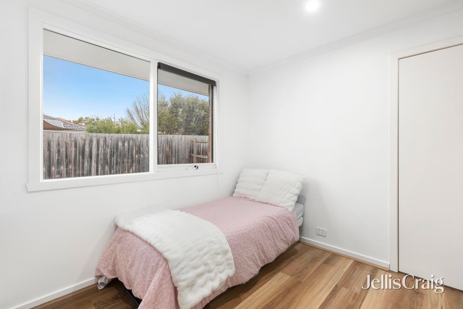 1 Murray Crescent, Rowville image 12