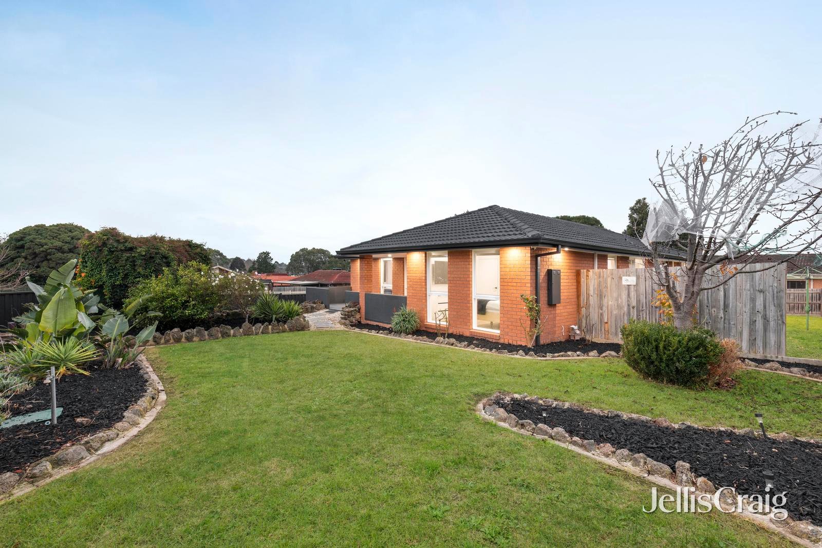 1 Murray Crescent, Rowville image 14