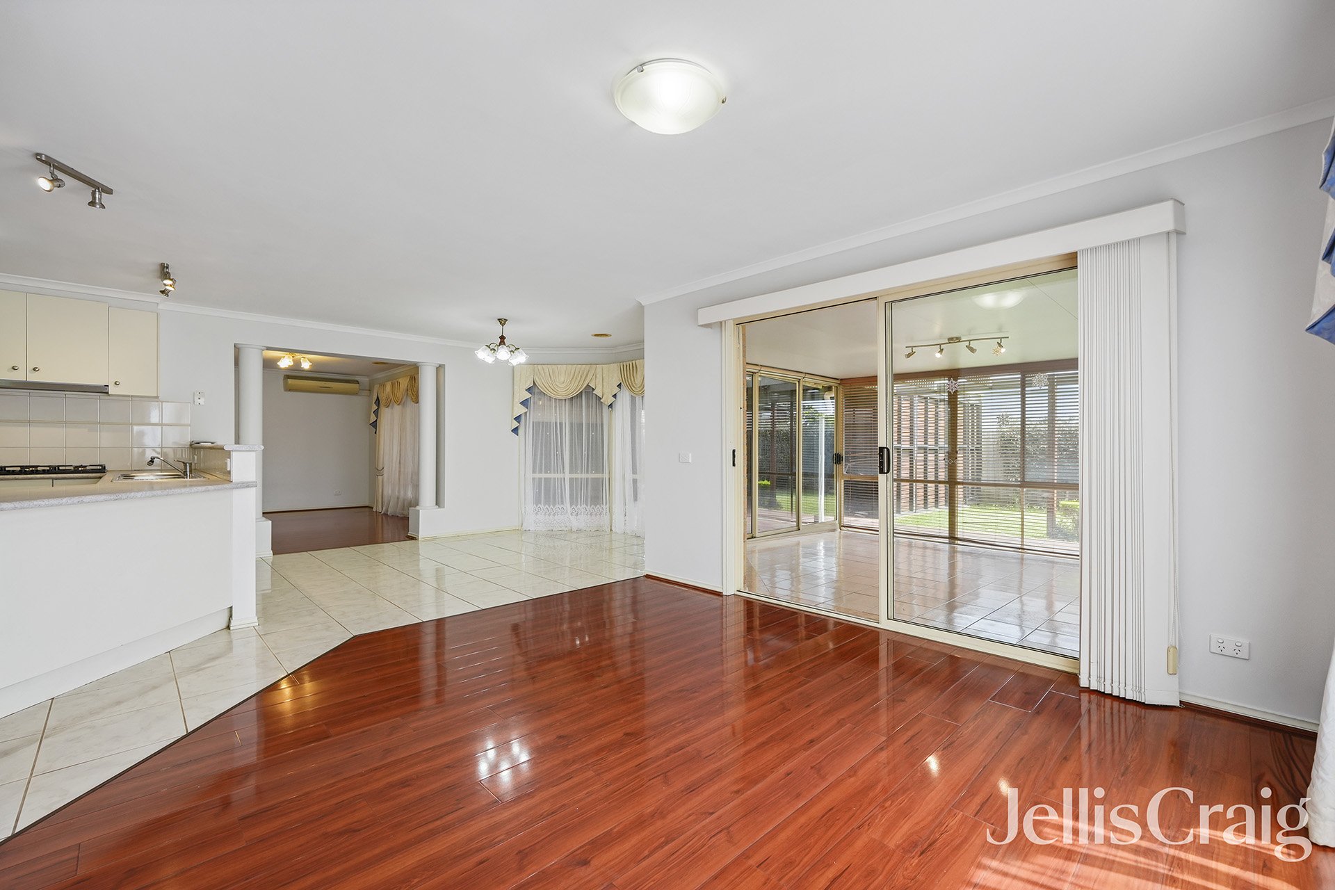 1 Murtoa Place, Cranbourne West image 3