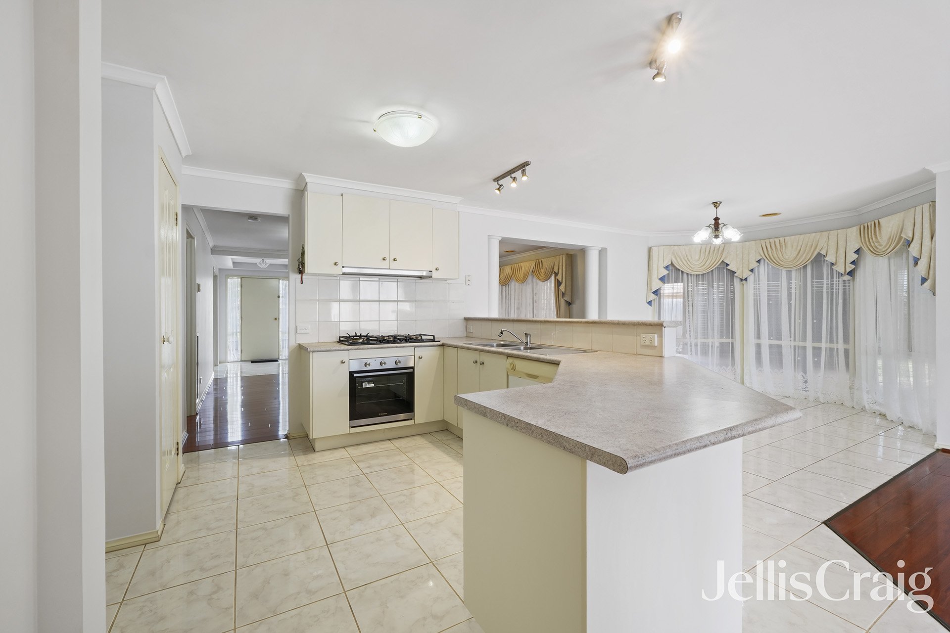 1 Murtoa Place, Cranbourne West image 4