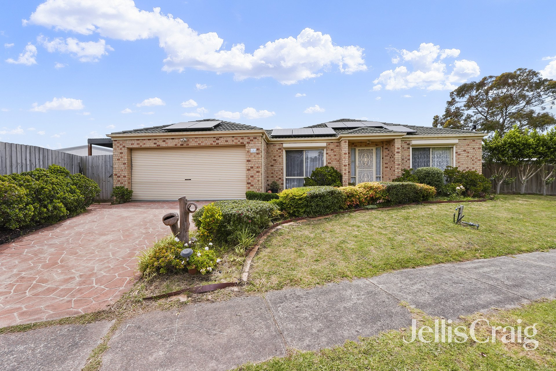 1 Murtoa Place, Cranbourne West image 1