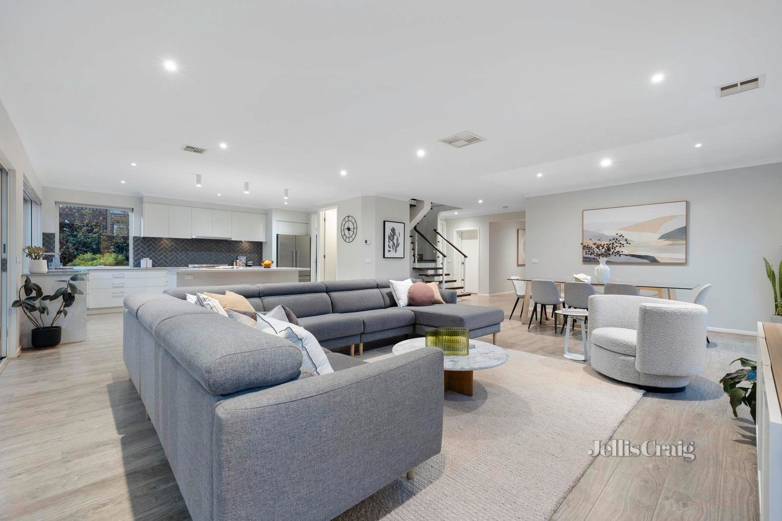 1 Otford Close, Moorabbin image 3
