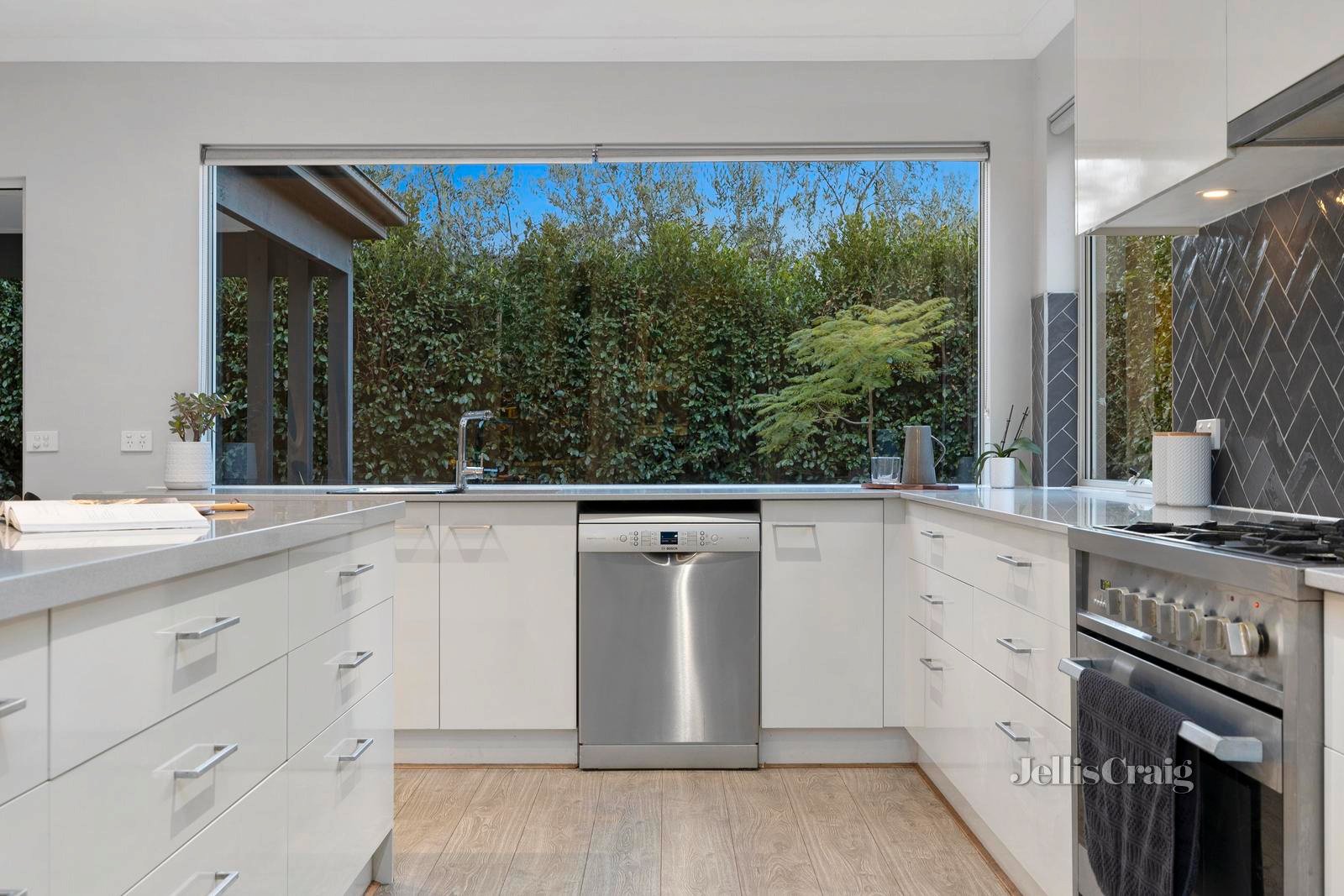1 Otford Close, Moorabbin image 5