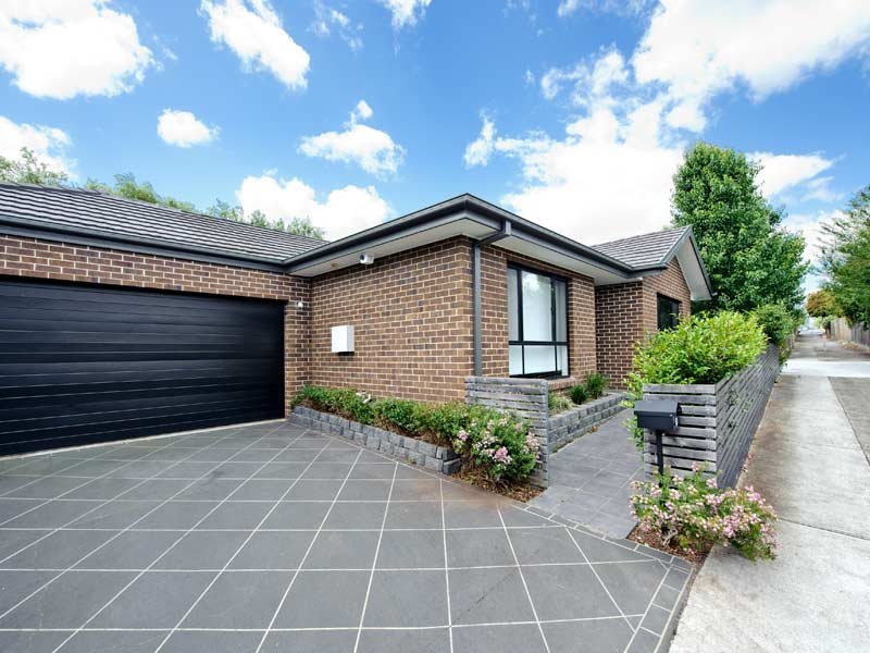 1 Papagee Lane, Box Hill North image 1