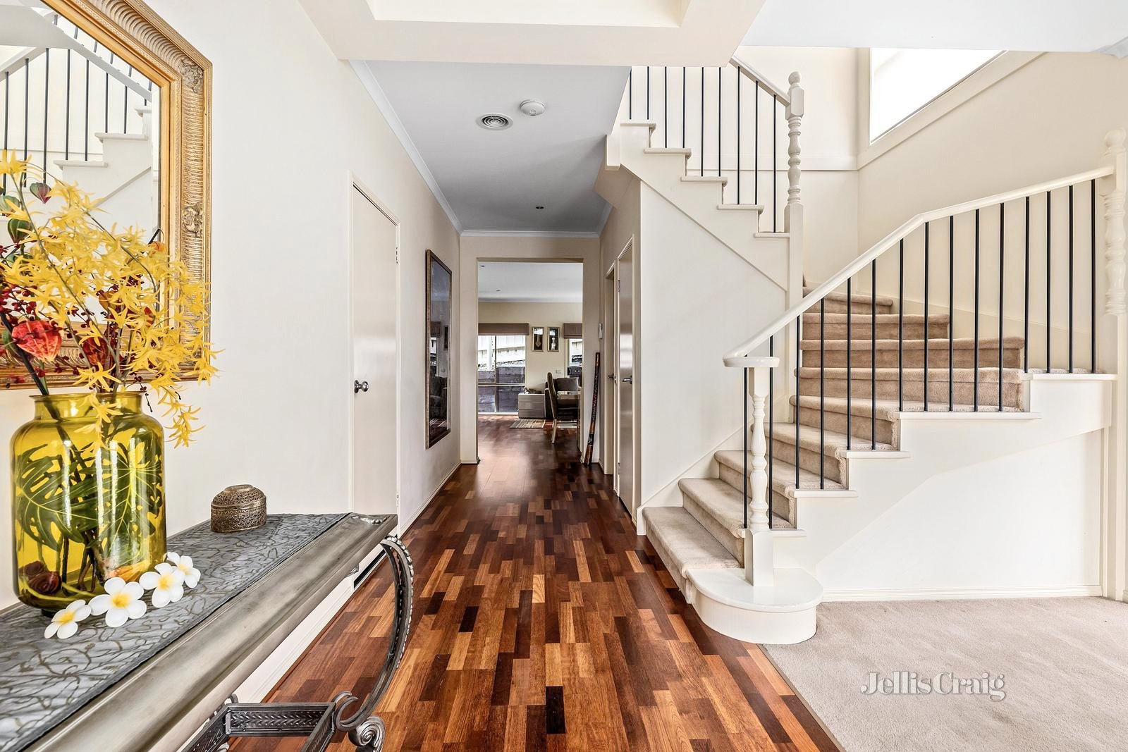 1 Peachwood Rise, Doncaster East image 2