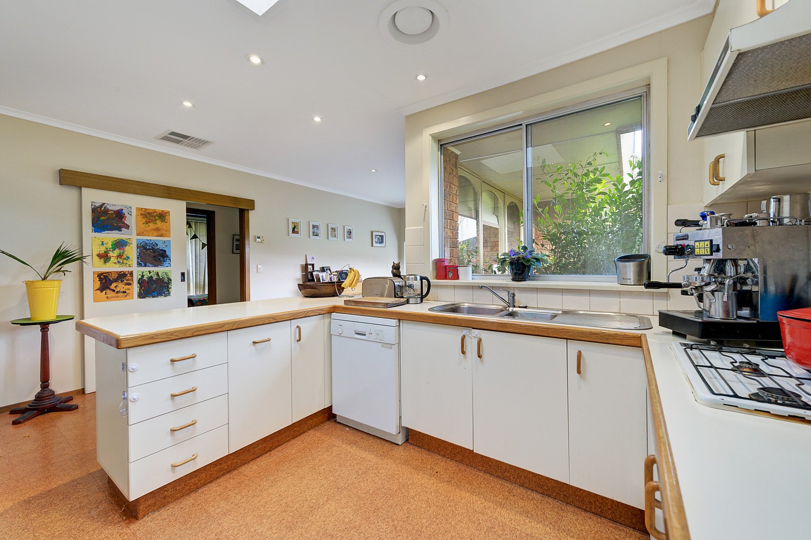 1 Penleigh Court, Mount Waverley image 4