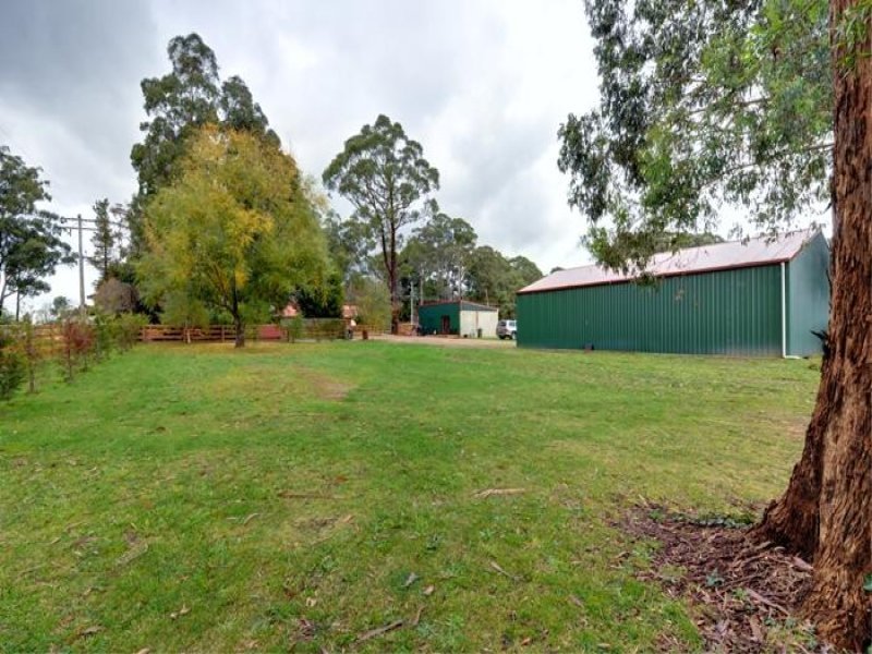 1 PEREGRINE Drive, Kinglake West image 5