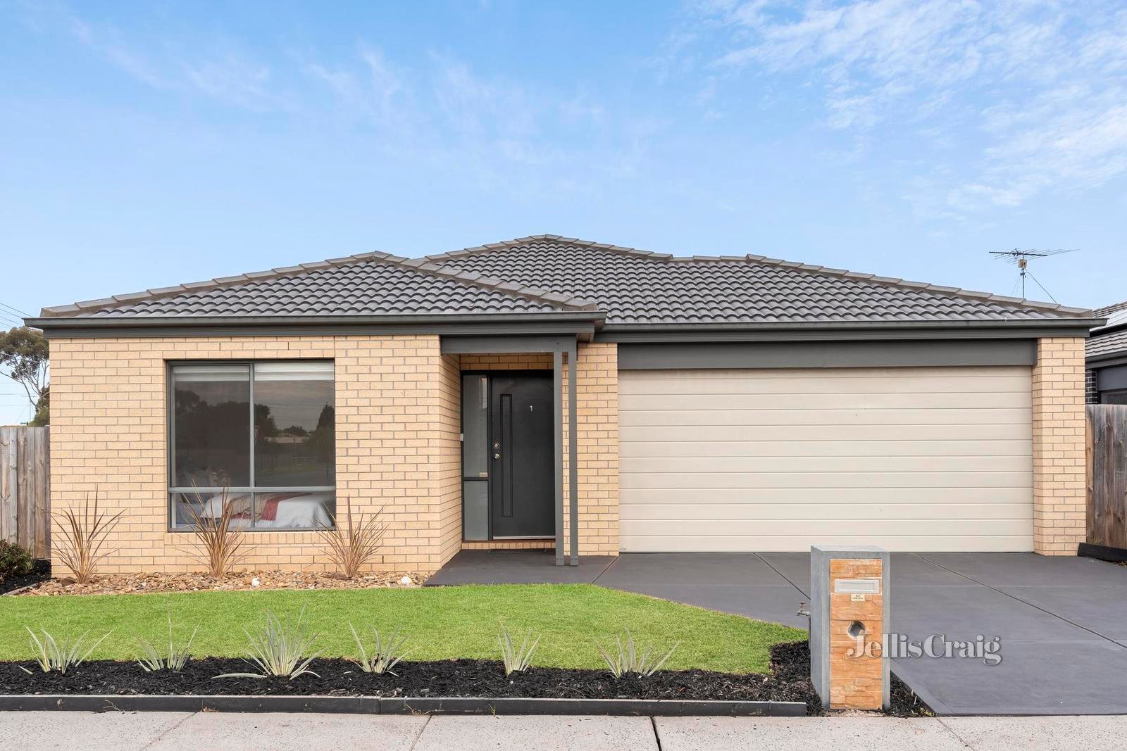 1 Phalaris Park Drive, Lovely Banks image 3