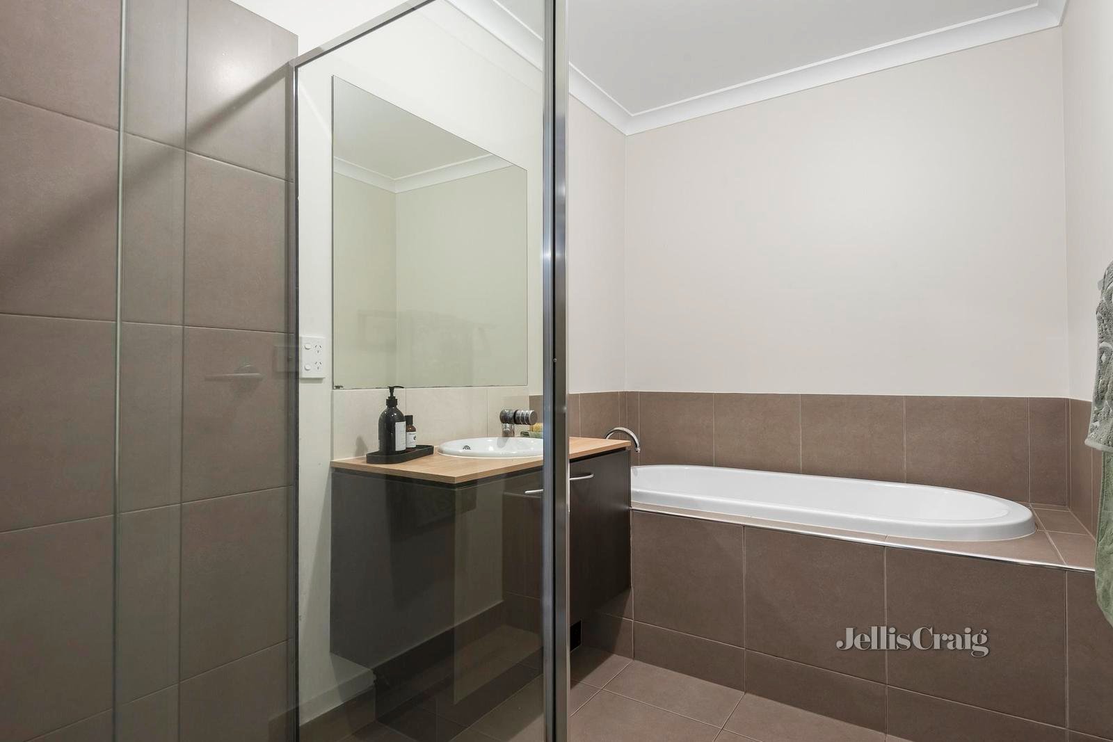 1 Phalaris Park Drive, Lovely Banks image 12