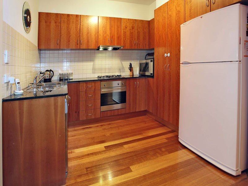 1 Phyllis Street, Elwood image 3