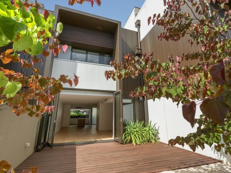 1 Pin Oak Court, Canterbury - Print Image 1