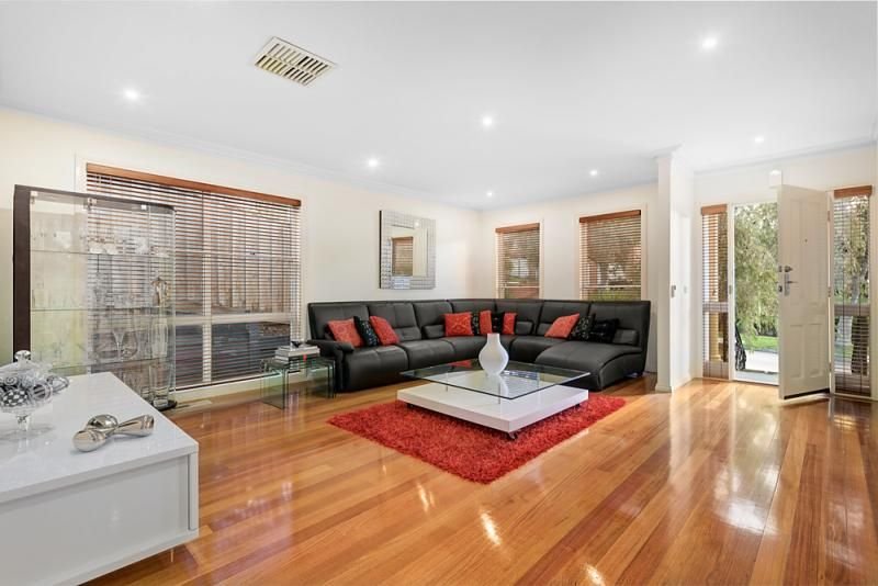 1 Pine Hill Drive, Doncaster East image 4