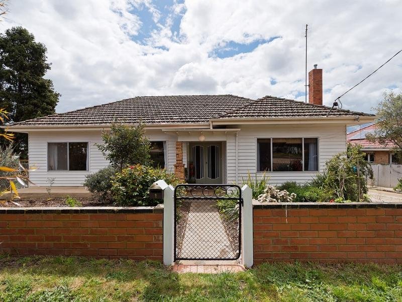 1 Pleasant Street, Castlemaine image 2