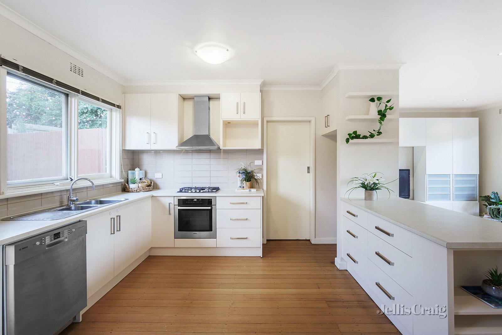 1 Prince Edward Avenue, Mitcham image 3