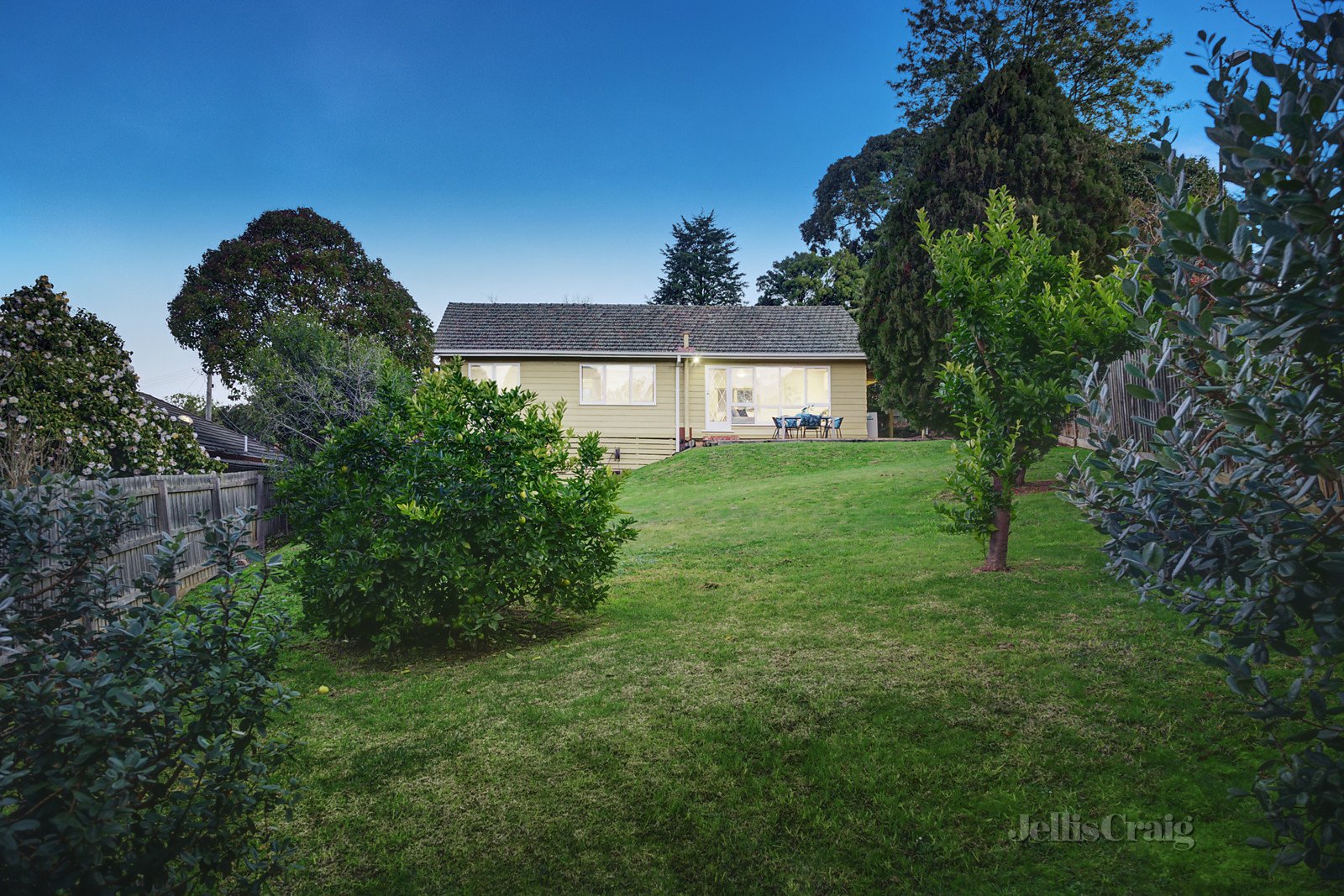 1 Prince Edward Avenue, Mitcham image 10